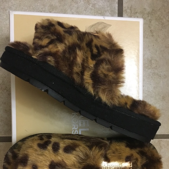 Michaels Kors Little Girl Leopard Slippers/Slides - Picture 3 of 3